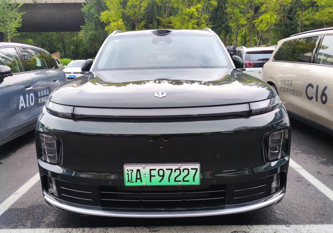 豪华智能旗舰SUV《零跑D19》
  2026年4月16日零跑D19正式上市，官