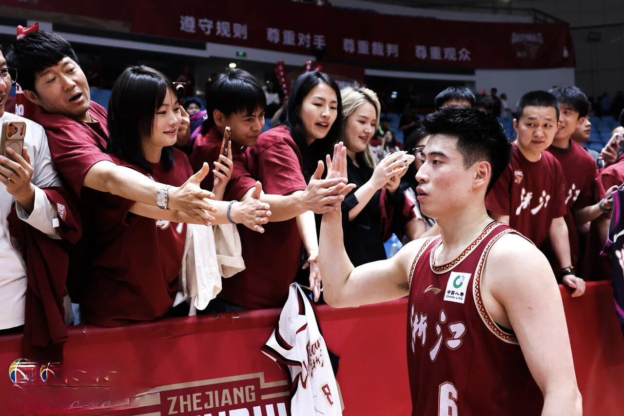 91：95，浙江稠州男篮继山东高速之后，又一个0：2不敌深圳马可波罗止步八强，浙