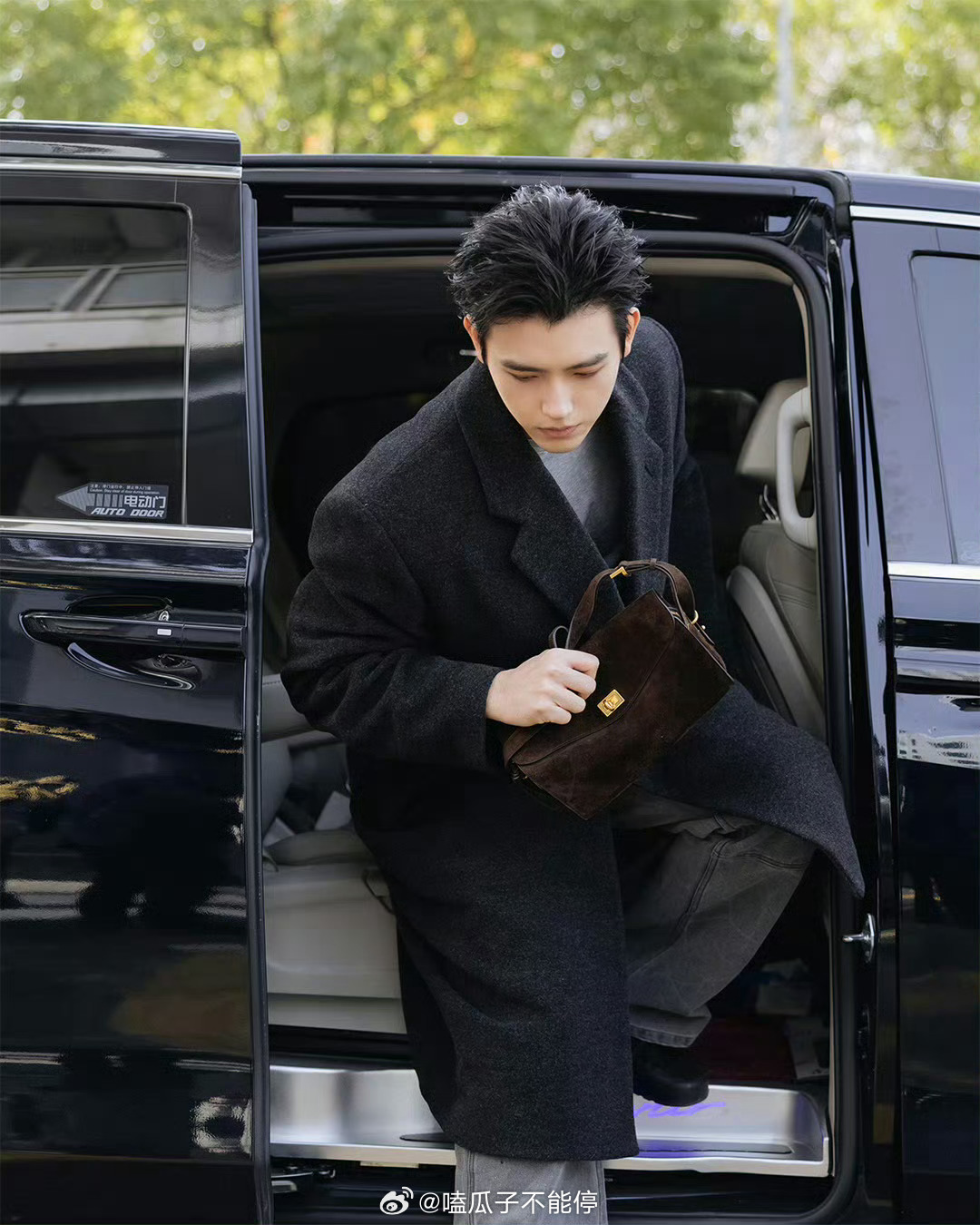 陈飞宇和杨超越这组商务大片拍的太好了，两位何时合作一个吧