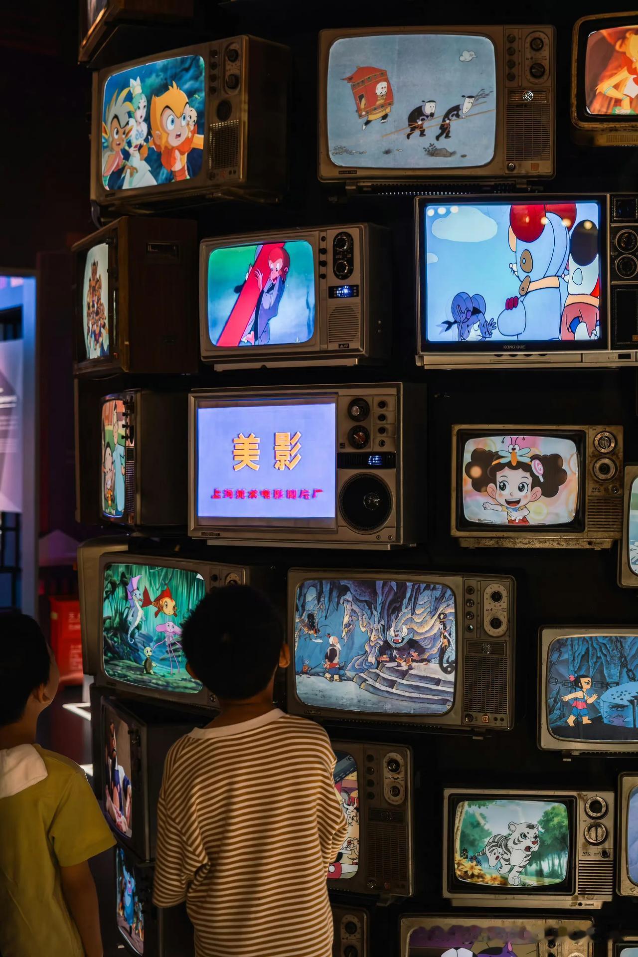 “人是一瞬间长大的。”  ​这很童话 一张童年的场景 像童年