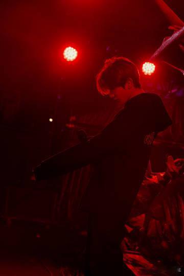 泡泡岛音乐与艺术节 刚才刷到现场路透已经忍不住尖叫了，舞台周围堆的泡泡装置都透着