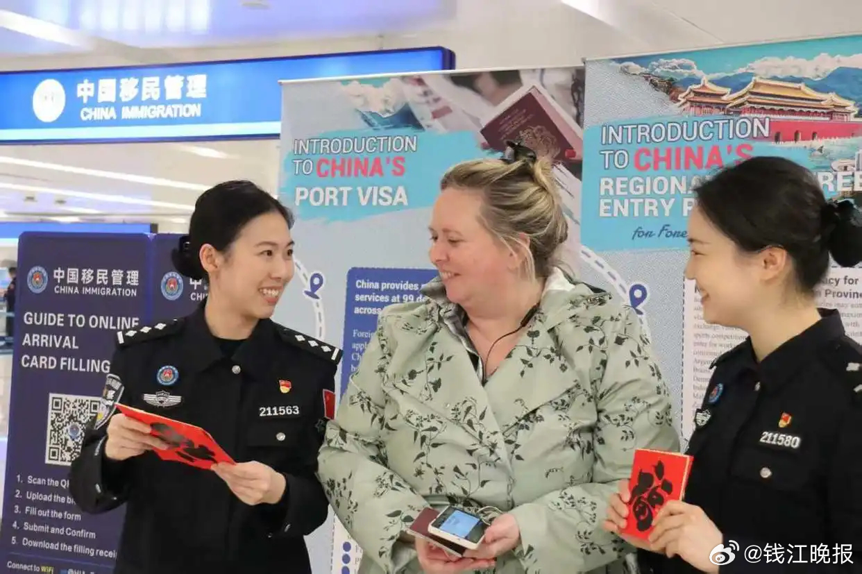 【#2025浙江免签入境外国人翻倍了#】近日，记者从浙江出入境边防检查总站工作会