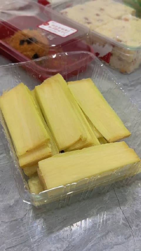 #每天一条冷知识#甘蔗不是水果，是一种热带草本植物，与竹子、小麦、玉米和水稻属于