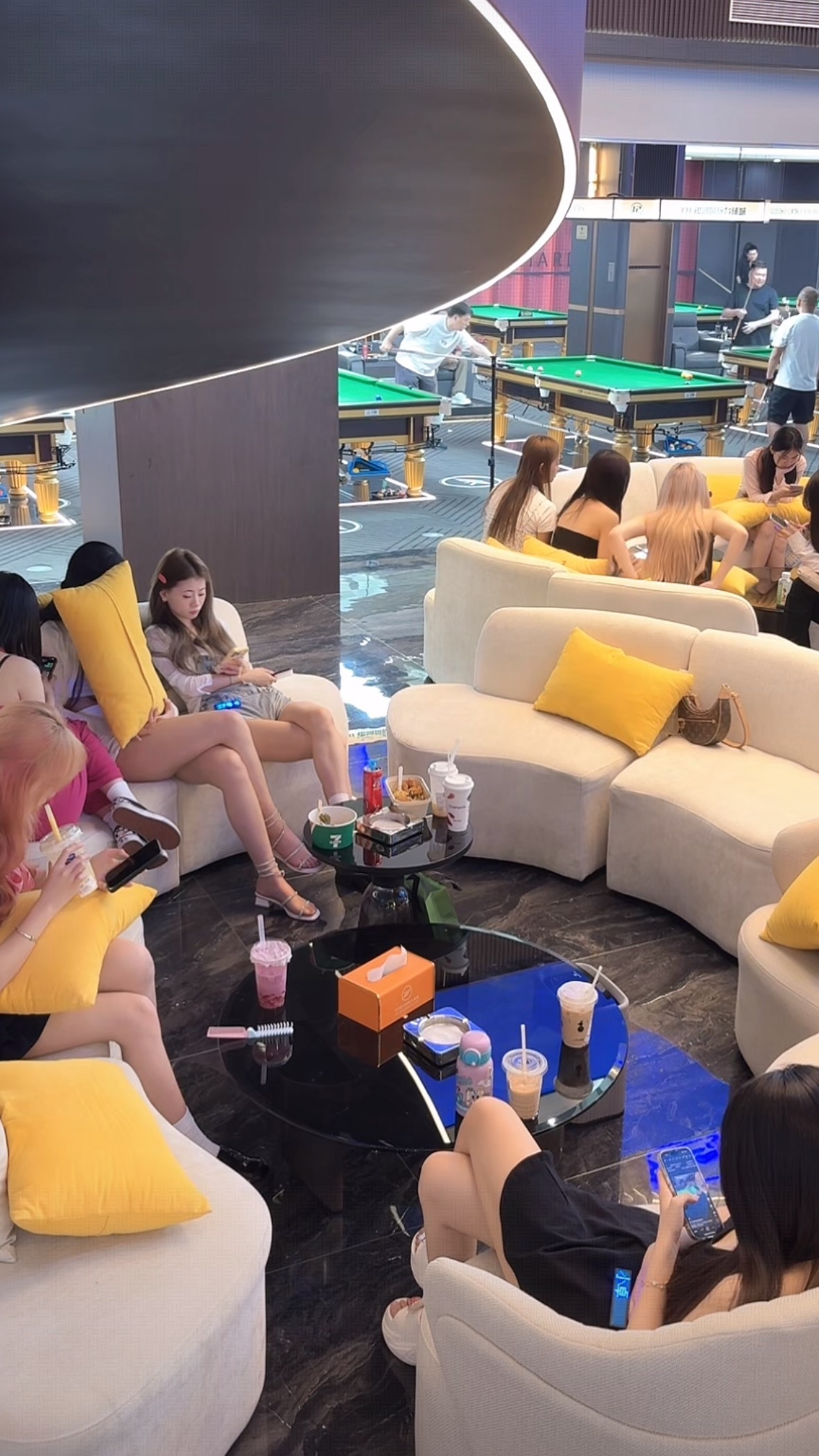 台球厅🎱是火起来了 ​​​