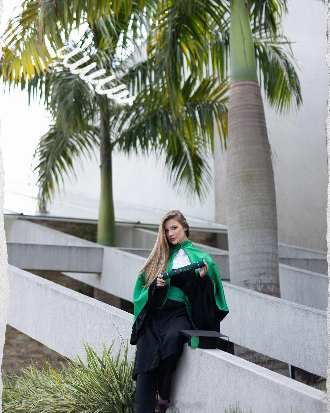 马丁内利女友伊莎贝拉·鲁索更新社媒：最后完成6个动作 👩🏼⚕️⚕️🥼🧿 