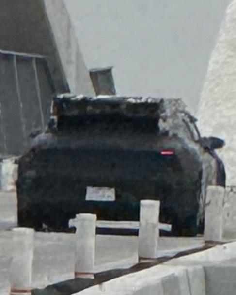 疑似特斯拉入门新车测试车曝光，Model 2或Q，更轻、更小，53和75度电可选
