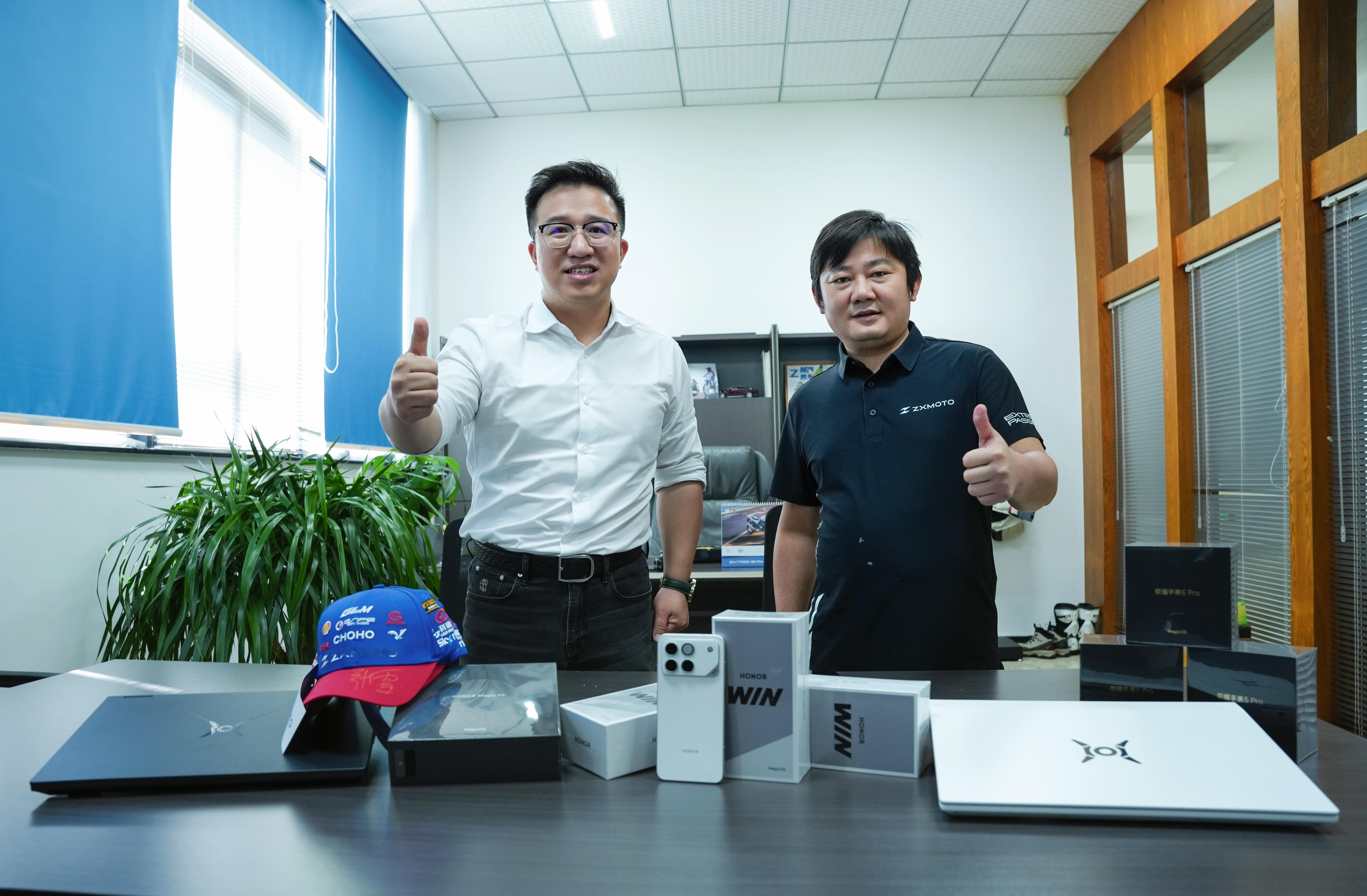 荣耀高管称张雪是年轻版的李书福你真别说，这是个很高的评价呀。当初张雪机车一鸣惊人