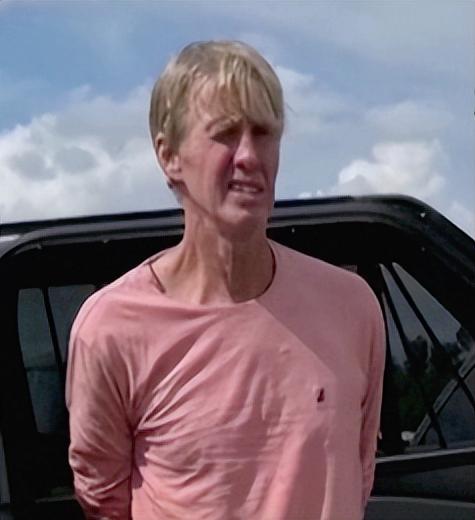 刺杀特朗普的凶手这辈子都要待在监狱了，这人到底啥来头？
 
2024年9月15号