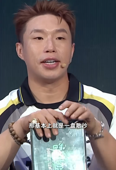 ！！！烧饼说：我们单位踢球，基本上是一盘散沙，其实...遛狗。当德云社排出一套阵