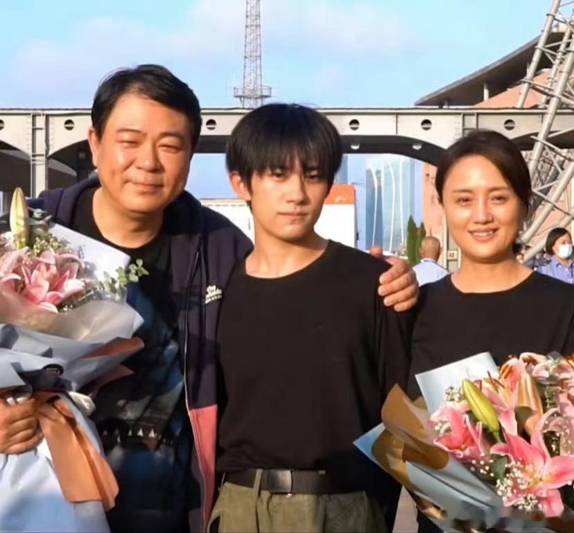 朱媛媛去世韦一航想妈妈了 本是多么幸福的一家，因病让韦一航失去了妈妈，愿天堂没有