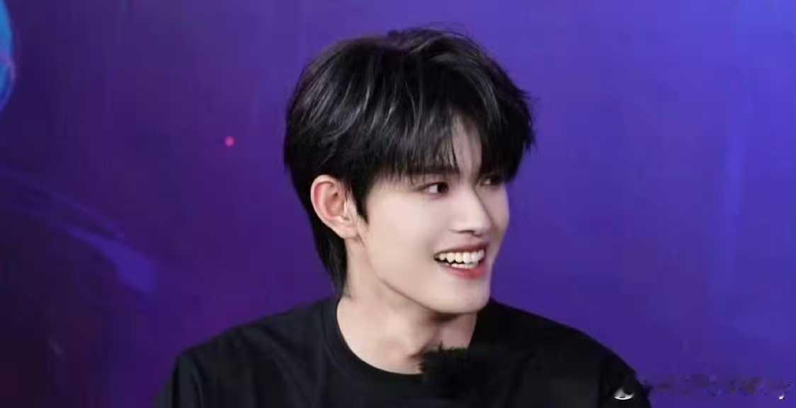 张极直播谁还没看张极直播我都会伤心的OK？一开口就是温柔小极，清唱稳到封神，小动