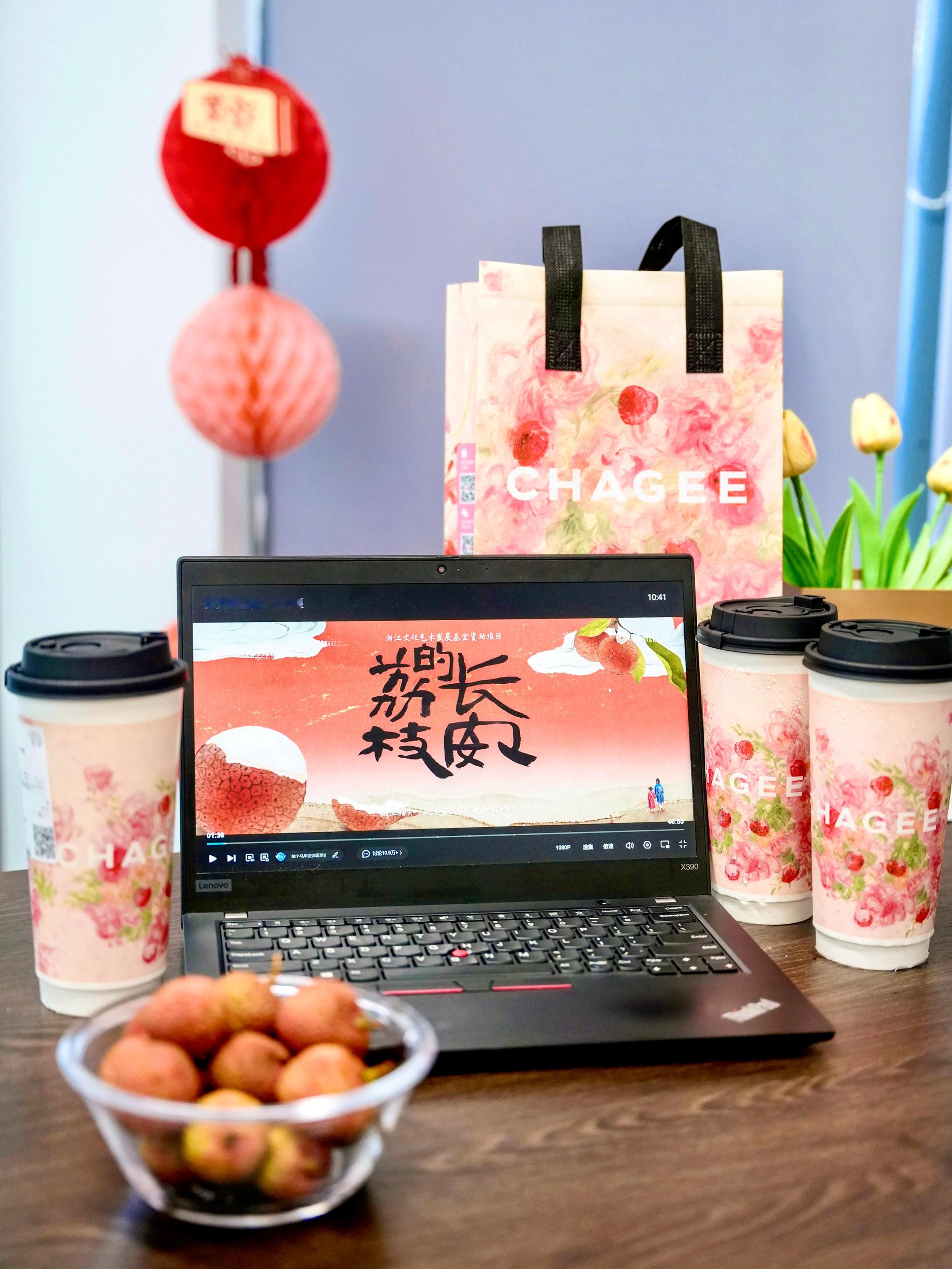 红茶，承载着中国茶文化的精髓。从福建的小种红茶，到远播海外的锡兰红茶，每一片茶叶