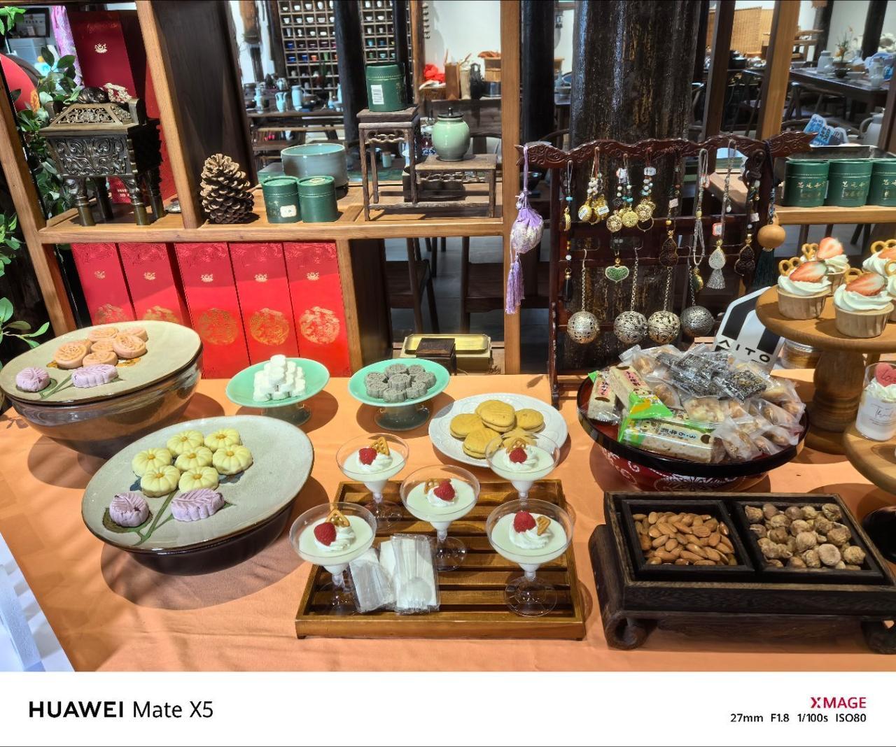 周日下午，来参加金华举办的问界M9私享品鉴会，M9就停在外头了，是我选的同款雅丹