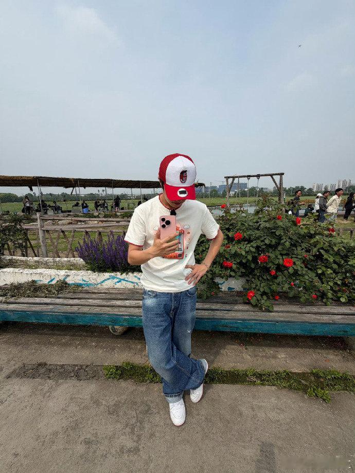 王一珩和你就可以无所谓王一珩李玄新歌氛围灯上线无所谓世界对错，只要有你就好，王一