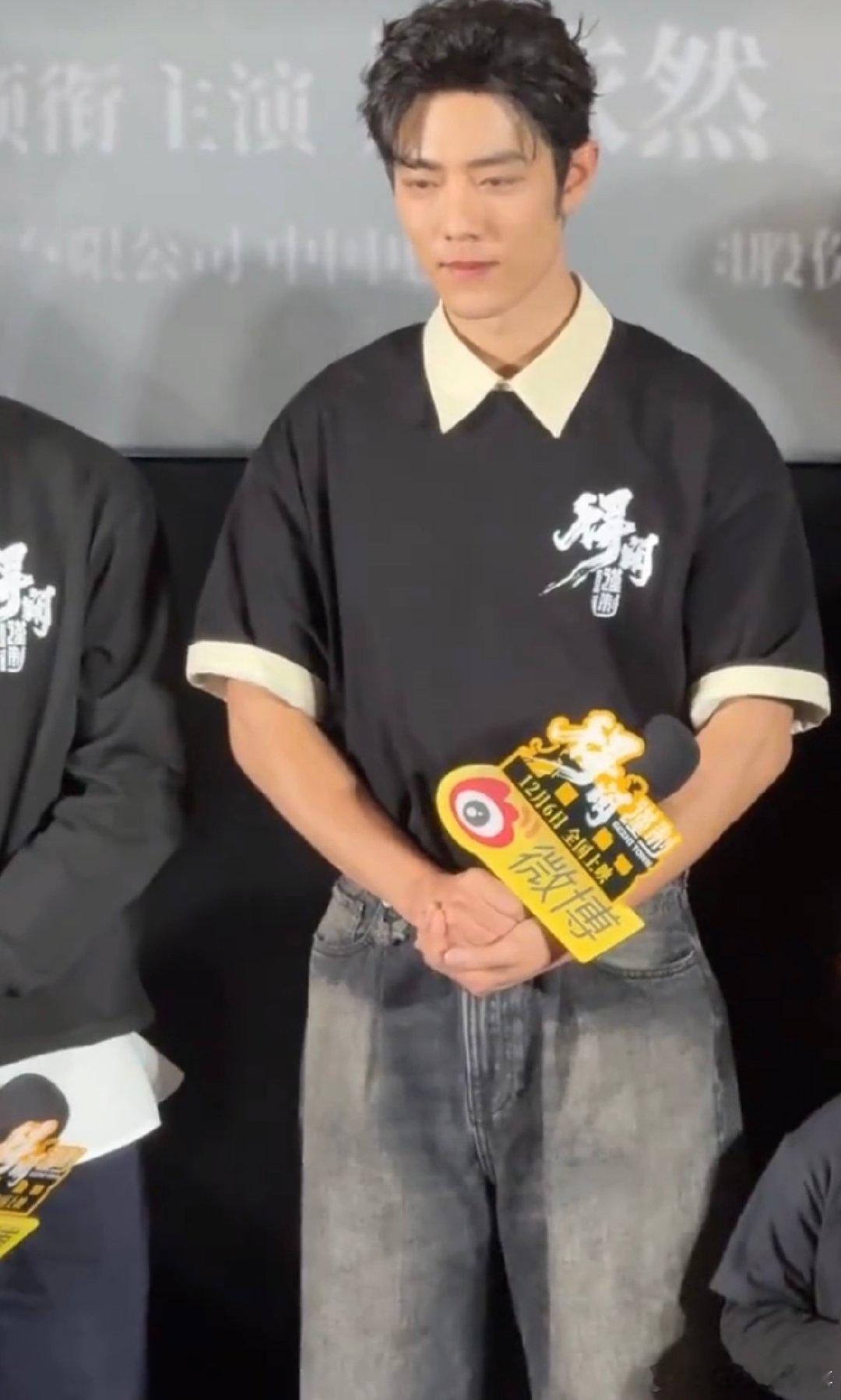 孔笙说肖战太帅了得闲谨制导演说肖战太帅了谁能拒绝被大导演当众夸帅！肖战在《得闲谨