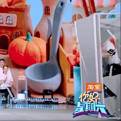 王俊凯是否有点太拽了王俊凯飞过去了 游戏对抗画面好燃，王俊凯纵身飞跃气场全开，休