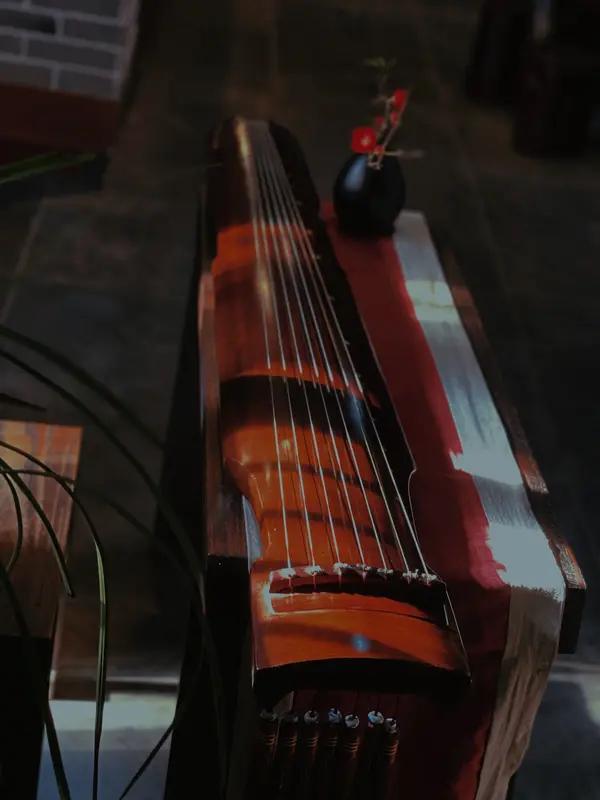 上联：琴韵书声时光慢；
下联：棋弈茶影意趣长。