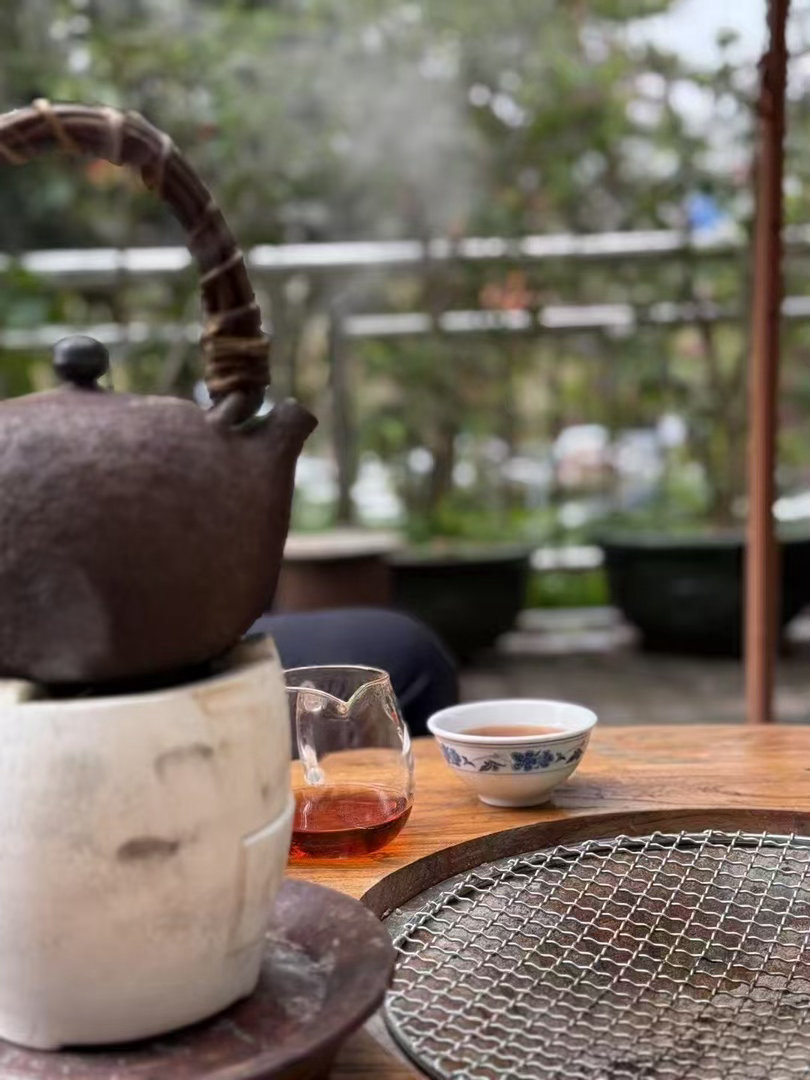 品茶赏器交友  因为，有茶在，生活便有了诗意；有茶在，人生便有了希望。 