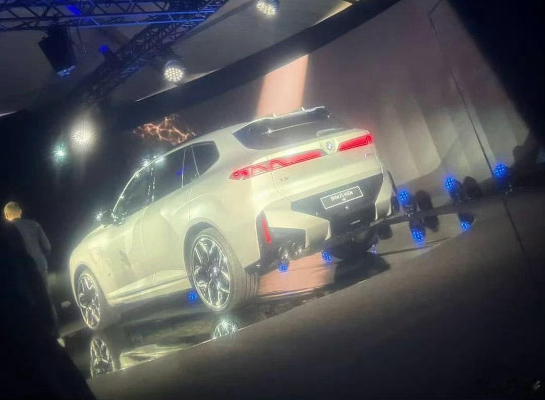宝马新X5大概就这样了，这套设计语言最大的SUV，比例咋样？别说之前的泄露图还真