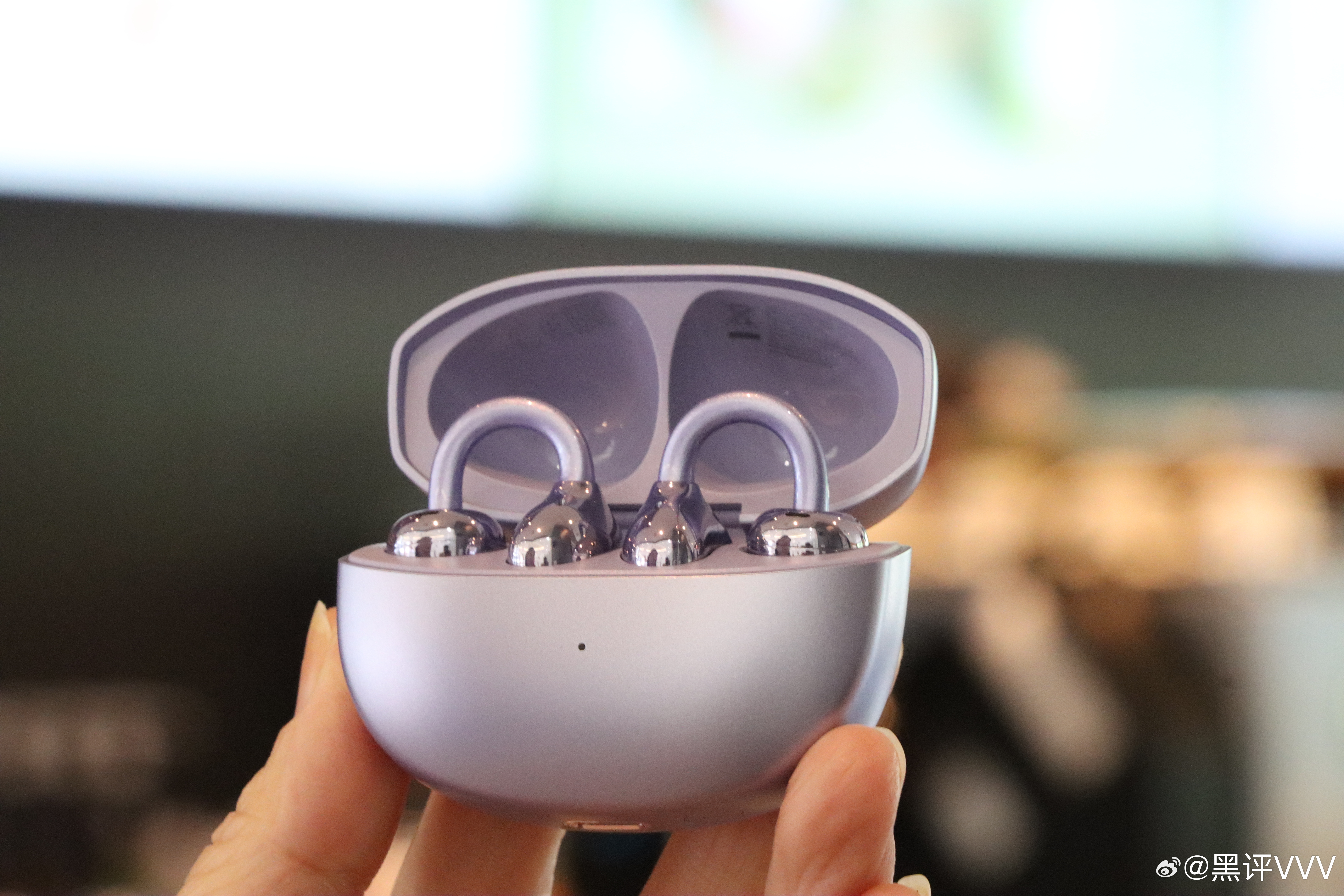 荣耀亲选耳夹式耳机2，用了一段时间了，配合荣耀Magic V Flip2使用的，