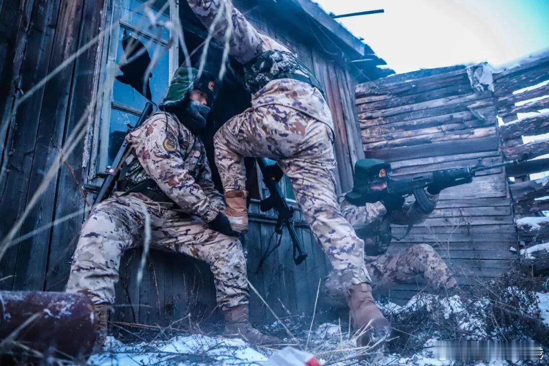 -30℃ ，他们的雪地大片火出圈极寒，是天然的“磨刀石”，更是忠诚的“试金石”，