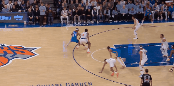 今天雷霆对魔术最后一节99比96胶着时，亚历山大一个单挑撤步三分，击倒班凯罗。全