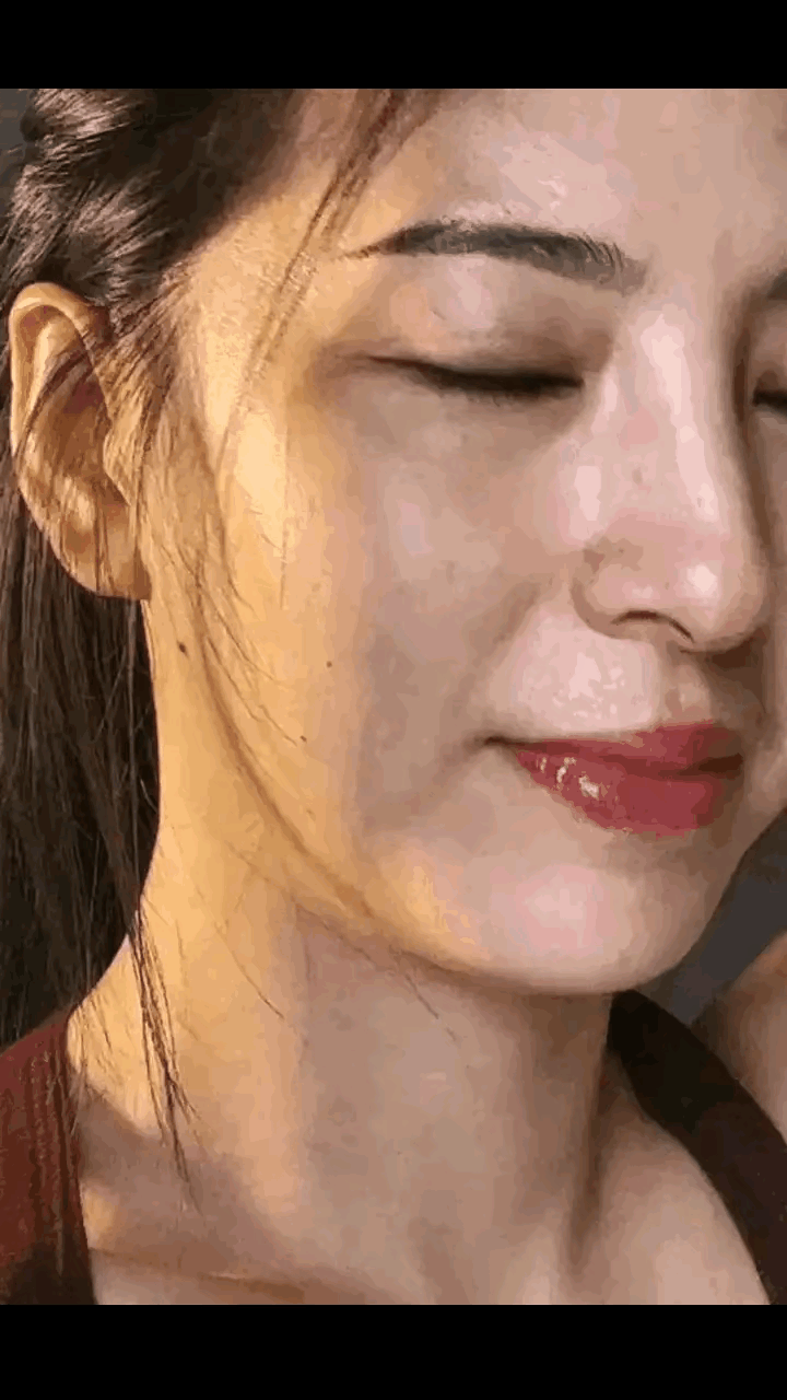 这是江疏影么？看着又像又不像，不敢确定啊！