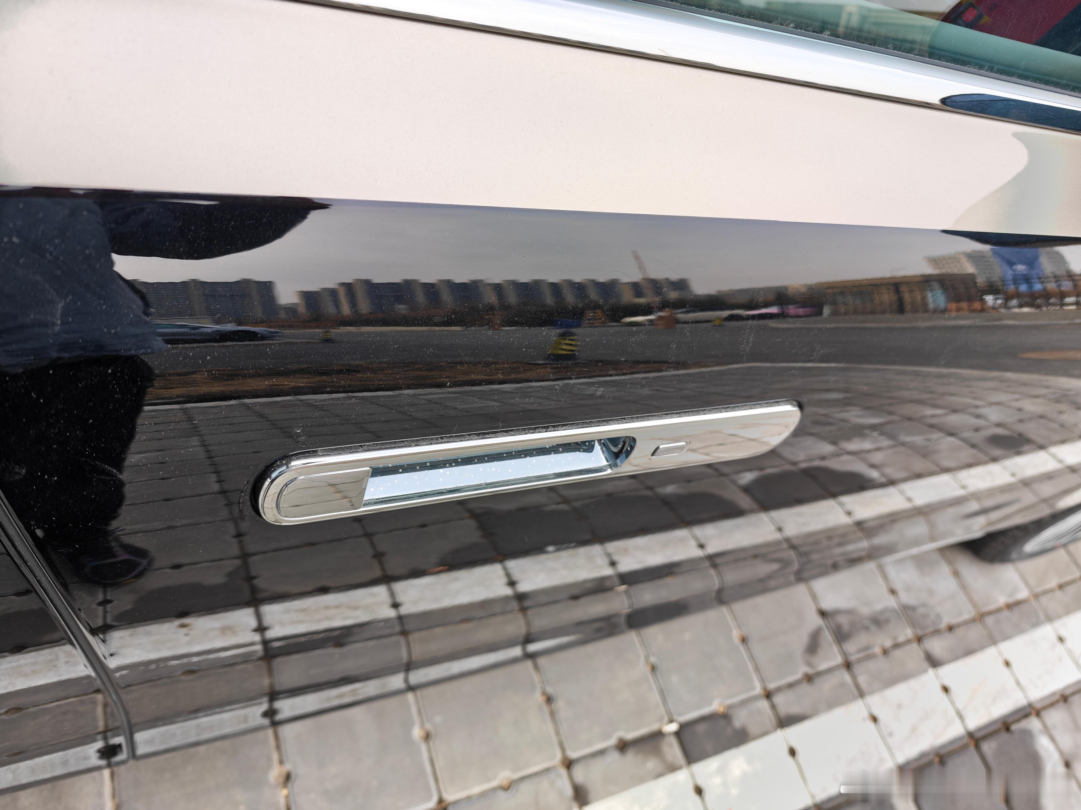 探讨一个事【门把手和车身的比例关系】图1是尊界s800 VS 全新奔驰s级 个人