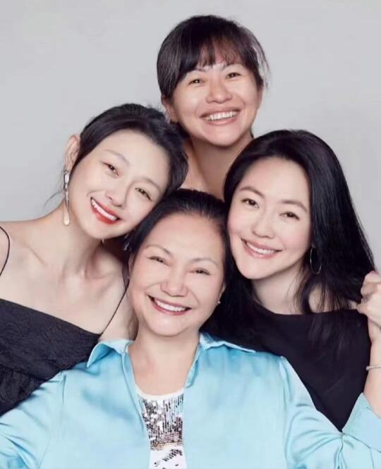 之前说姐姐喜欢低调，不喜欢被网友打扰，现在，这倒好，网上铺天盖地制造姐...