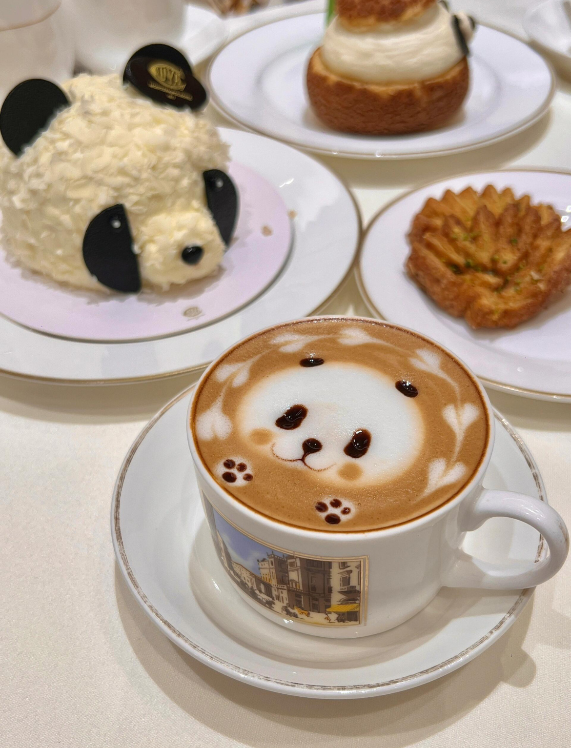 这届熊猫都有自己的小心思了一睁眼熊猫界也开始玩出走梗了！街头突然冒出好多熊猫起猛