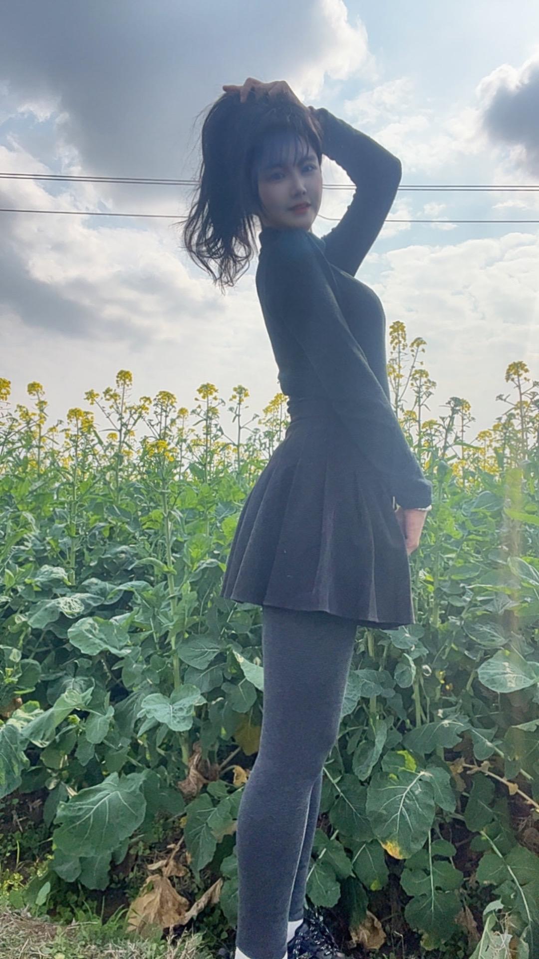 不要沉迷这世上的任何东西，哪怕是再喜欢的人和事，要知道，能让你快乐的...