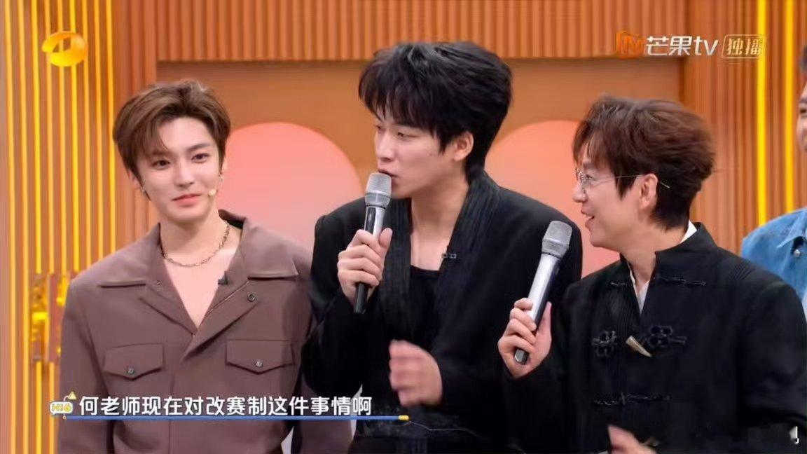 何炅自己对自己脱敏《声鸣远扬2025》的“五旬周考”没白挨！从慌神结巴到从容控场