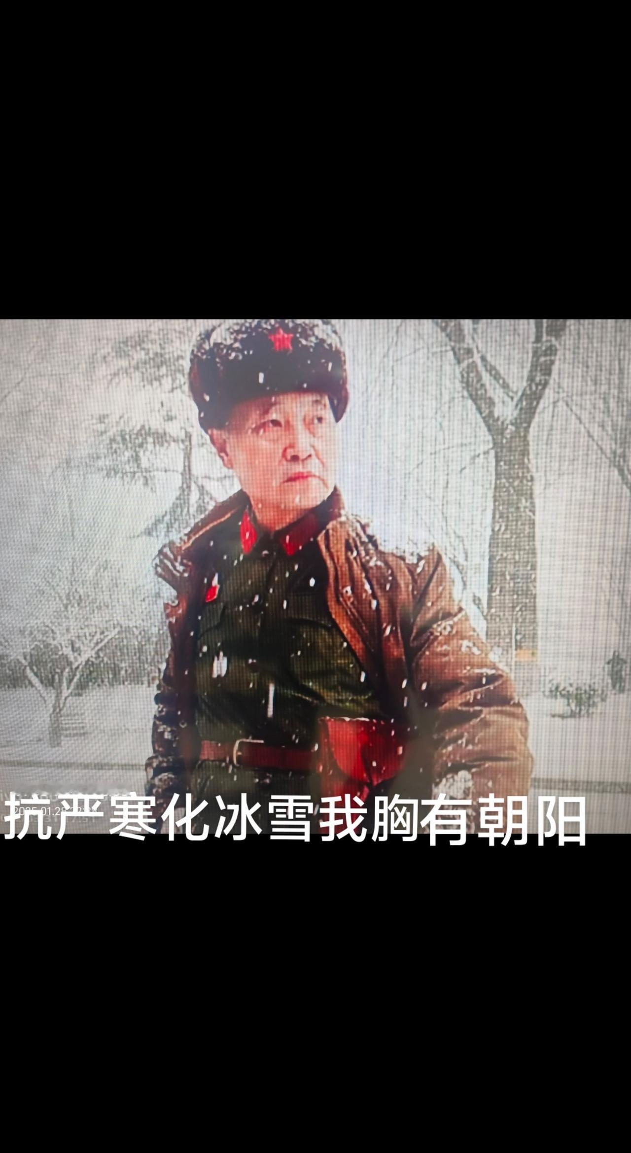 战友们早上好！我巡逻在边防钱上，为伟大祖国站岗