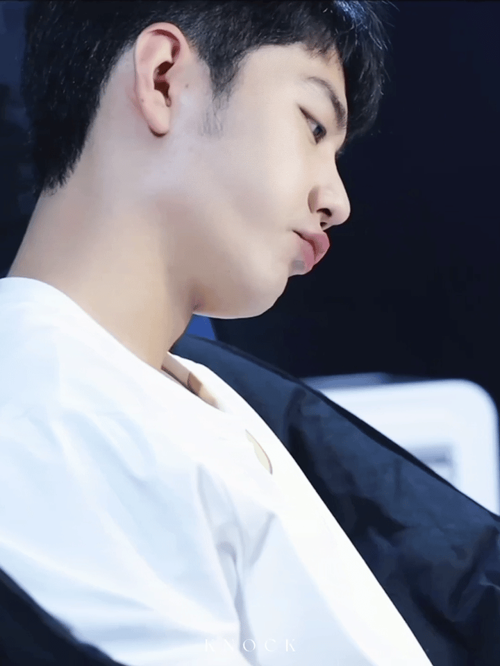 百闻不如一见是肖战啊肖战 xz日常见肖战 💓 𝕃💓 𝕆💓𝕍💓𝔼 