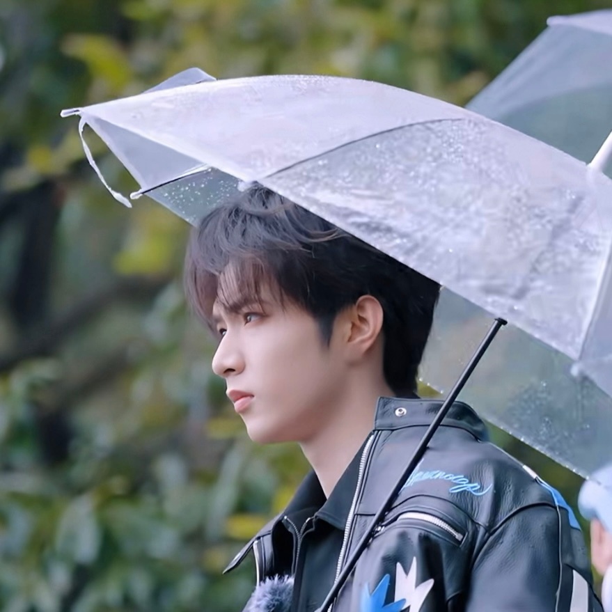 ：狗从哪里来狗的终点是什么我究竟是在躲雨还是发呆狗和小土豆有什么区别大地啊 你能