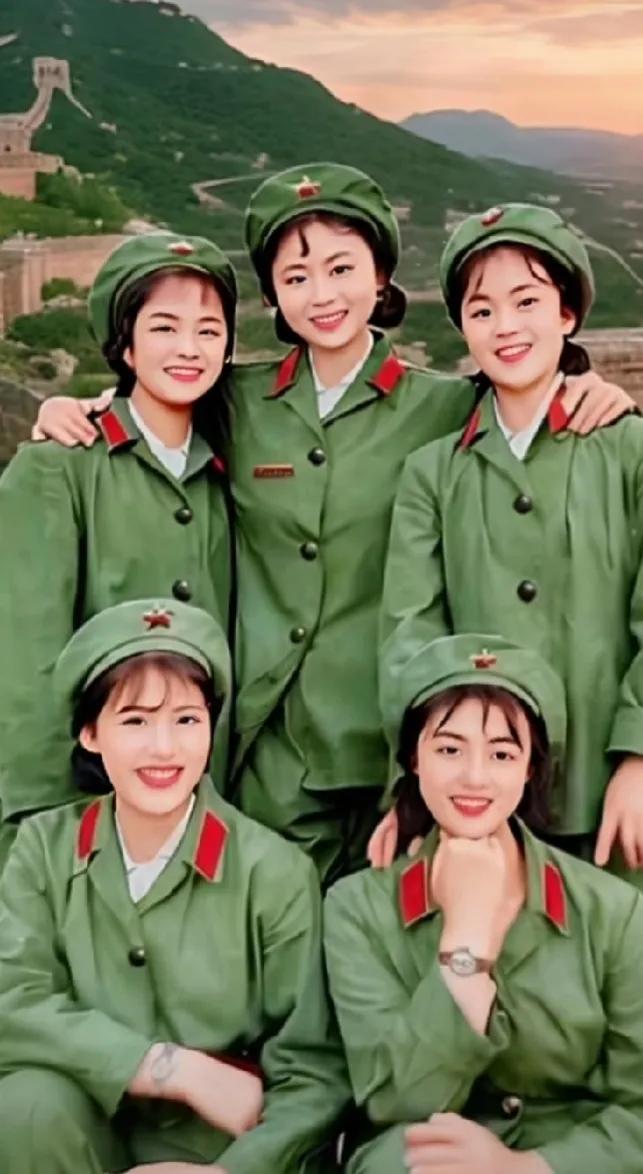 还以为是演员呢！原来是几个普通的女战士，几个小丫头真是太漂亮了，她们脸上的美有说
