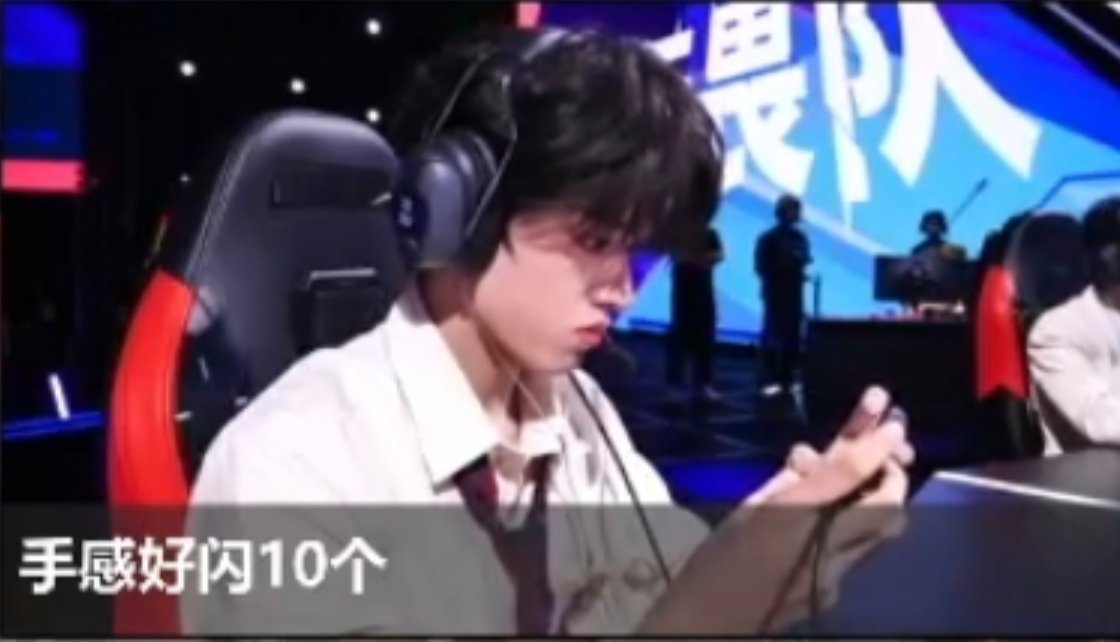 家🐽好认真姿势都没变过 