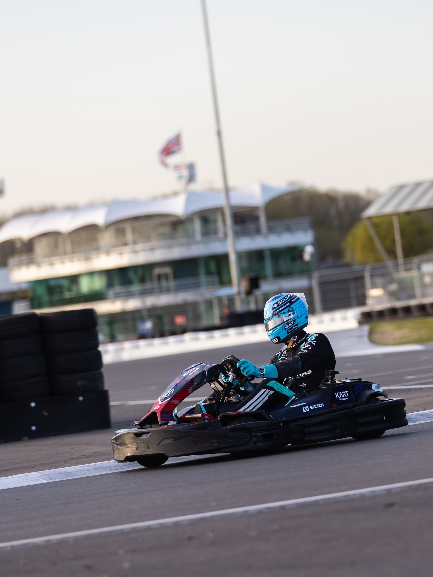 乔治拉塞尔 🩵 GR63消息速递 银石官方发布昨日George到访银石卡丁赛道