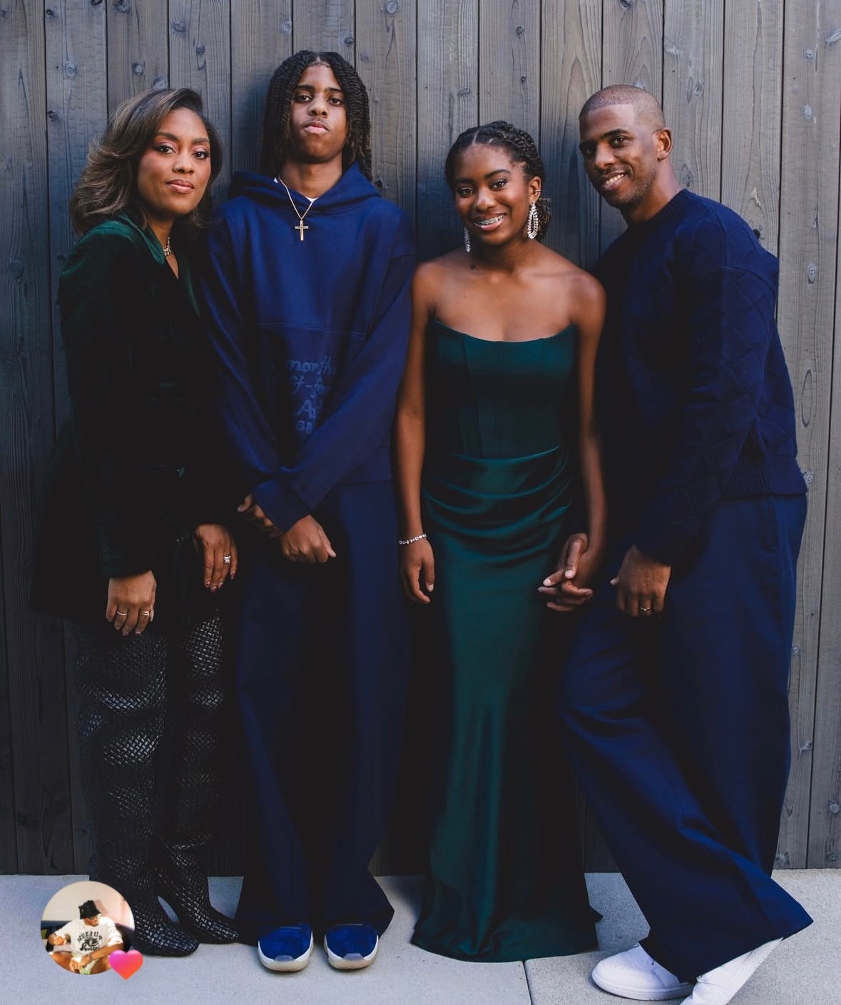 去他的篮球，一家人在一起不也挺开心。保罗心里还是热爱篮球的，要是我，早tm退役享