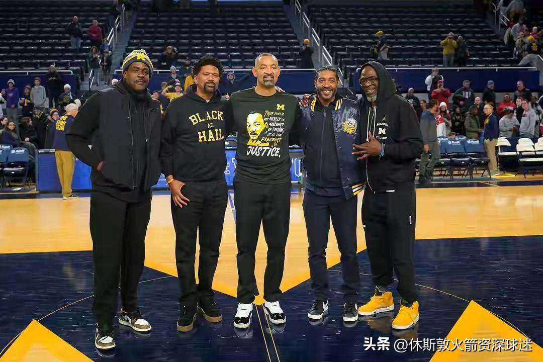 一张照片带我们回到90年代，密歇根5虎的峥嵘岁月。话说朱万霍华德可是我们当初火箭