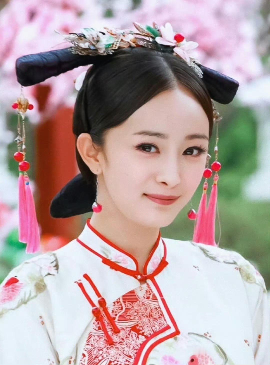 杨幂年轻时候真的是灵气逼人，85🌸里眼睛最灵气的一个，有这双眼睛足以掩盖其他五