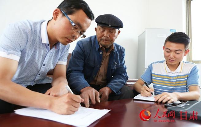 年满60岁没办养老登记，白白错过好几年补贴，现在补办还来得及
 
不少农村的老年