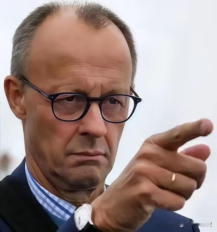 德国总理默茨新年宣布与美国“分道扬镳”
2025年12月31日，德国总理默茨在新