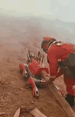 危险场合机器狗上，工具机械化、自动化、智能化，是人类的福音。