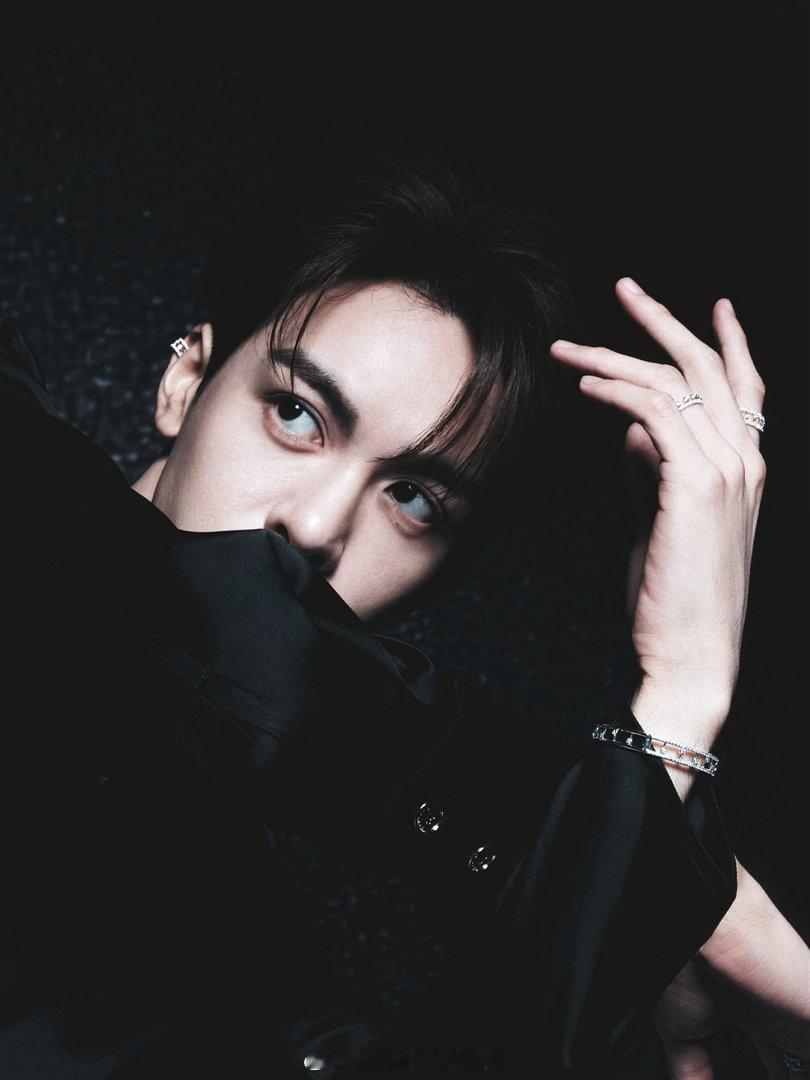 曾舜晞风也温柔人也温柔 有人用嗓子唱歌，曾舜晞用气息讲故事。粤语情歌从他嘴里出来