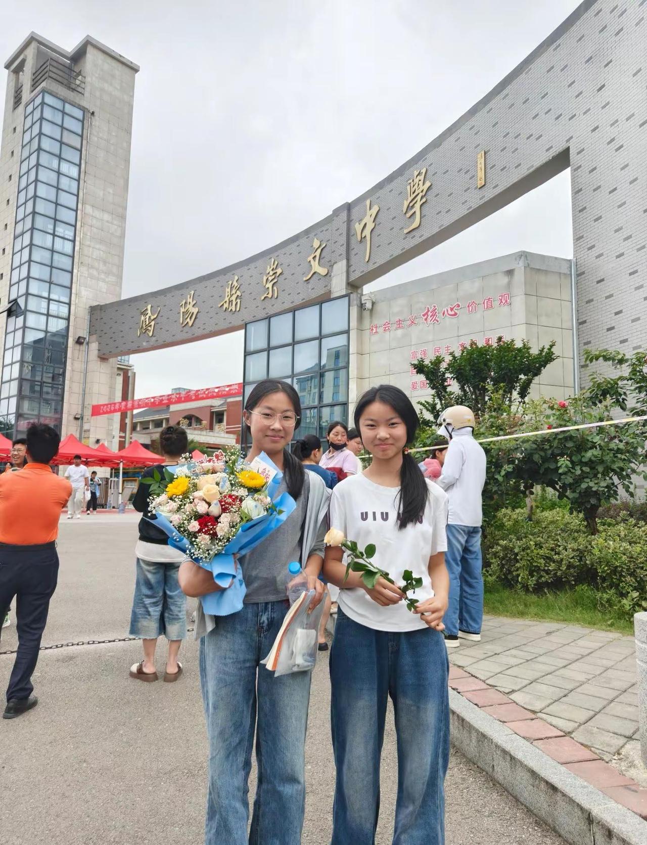 中考圆满结束了， 是结束也是新的开始无论考的怎么样，这都是你人生中的重要里程碑，