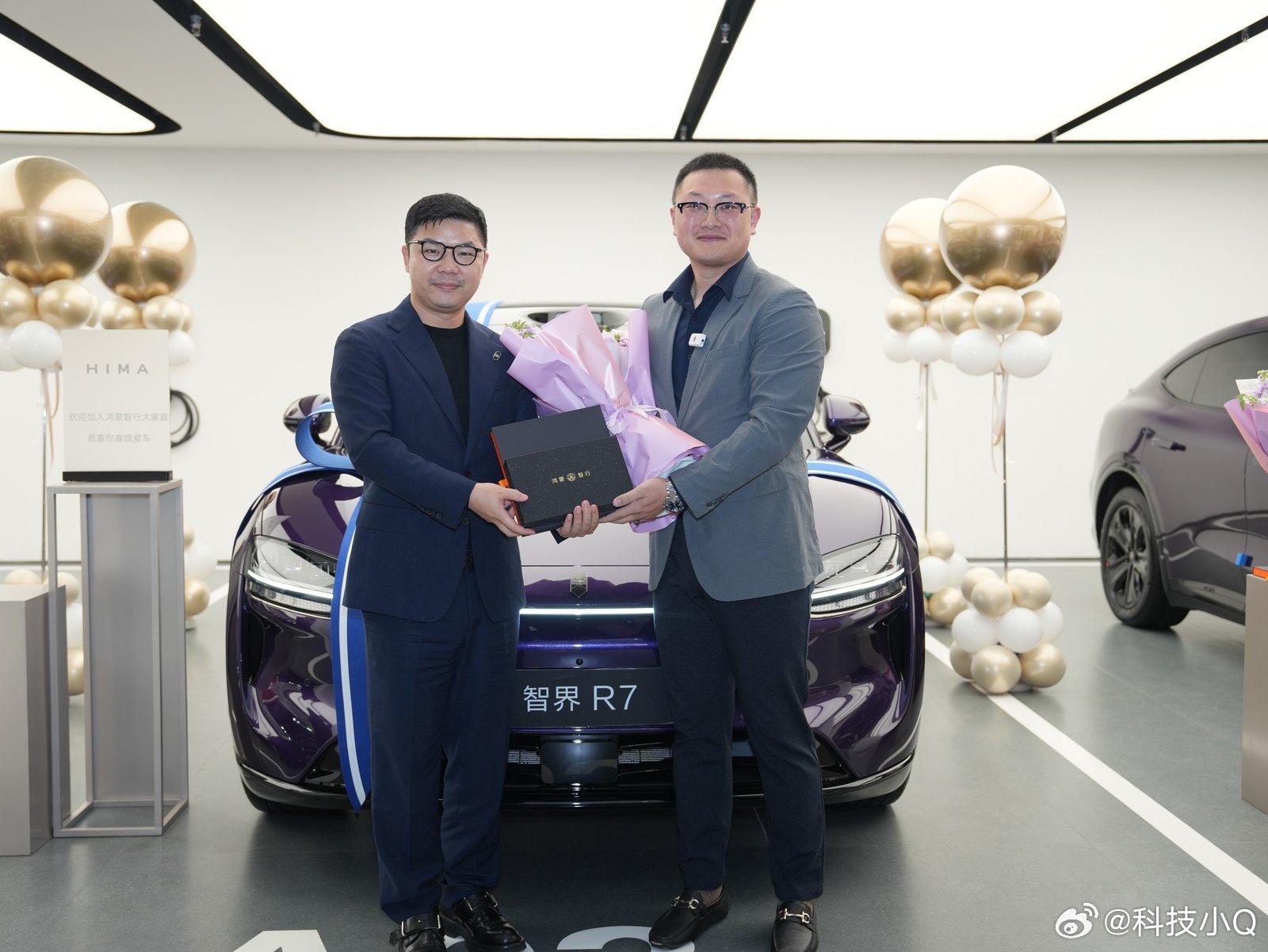 不愧是年轻人喜欢的先锋科技车型！就是这么快！896线版智界R7发布即交付赵长江表