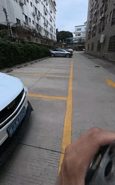 打工人的午休，不能浪费一秒钟！
能趴着绝不坐着，能闭眼绝不睁着，饭一吃完立刻进入