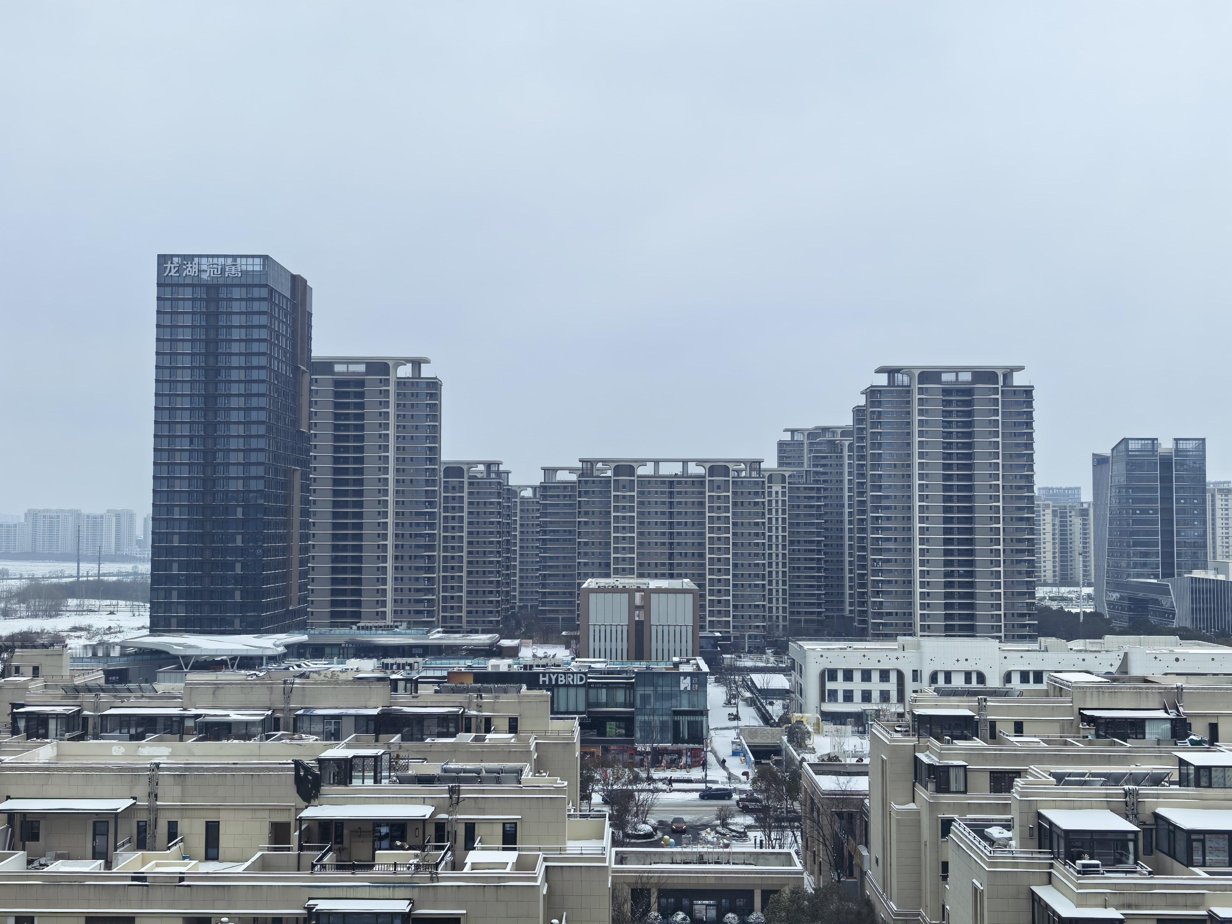给大家看看雪后合肥高新北雁湖雨雪天气，开车务必注意安全，优先选择地铁。 合肥·合