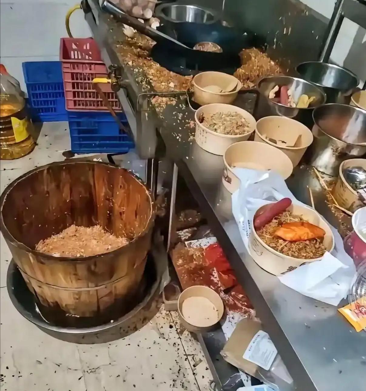 近期一外卖小哥取完餐快吐了，视频冲上热搜引起来广大网友关注，这位外卖员无意中扮演